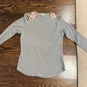 Size small Burberry cotton long sleeve T-shirt